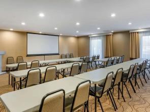 Comfort Suites Oakbrook Terrace near Oakbrook Center