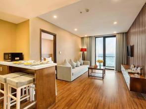 Yarra Ocean Suites Danang