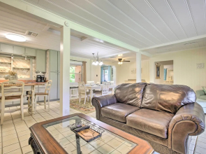 Rainbow River Oasis w/ Kayaks + Furnished Sunroom!