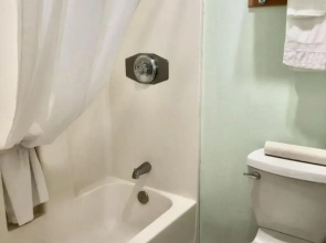 Travelodge by Wyndham Seattle North of Downtown