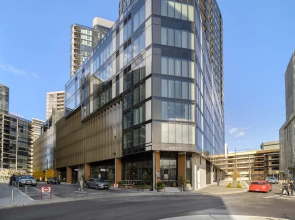 Refined 2-bed With Luxurious Building Amenities