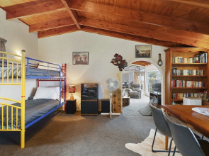 Lakeview Escape with spa - sauna - patio