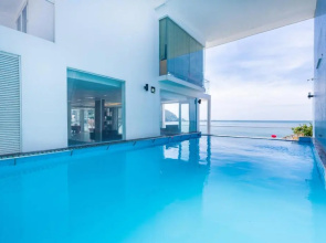 Palm Villa 23 (Beachfront Pool Villa Vung Tau with an Ocean view and Karaoke, Billards)