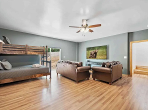 New Listing - Luxurious Mountain Home for 8 With Amenities