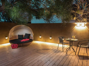 Sea Side by Zvieli Hotels