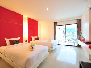 Alfresco Phuket Hotel