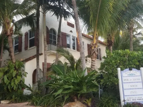 Downtown Whimsical Zen Paradise Pool, Tiki Bar, 2 Blks From Atlantic Ave Delray