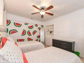 Summertime Pet-friendly 30 min Savannah