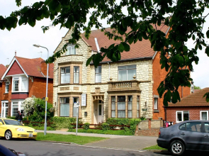 Lyndene Holiday Apartments