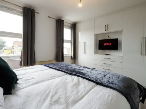 Dartford - 3 Bed House- Sleeps7 - Garden