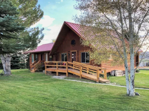 Rustic Cabin 20 Mins to Capitol Reef Nat'l Park!
