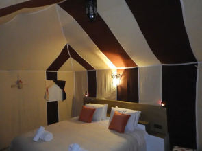 Room-sleeping in a Luxury Tent in Merzou