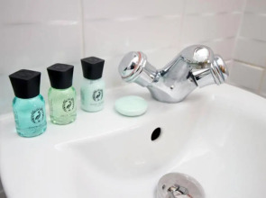 The Observatory by Mia Living 2 bedroom apartment overlooking Swansea Beach with free parking