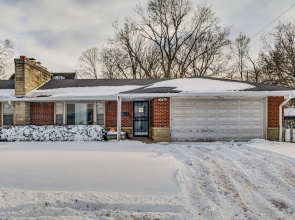 1 Mi to Butler! Family-friendly Indianapolis Home