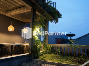 Tomang Gelong Guest House Syariah RedPartner