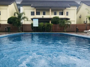 Adina Drive In Motel