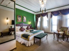 Rose Garden Suites