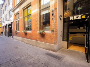 REZz Temple Bar, Dublin