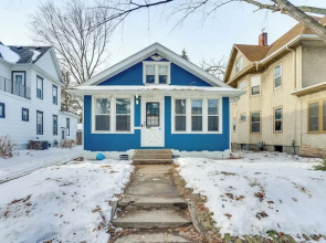 2 Mi to Nordeast Breweries: Cozy Minneapolis Home