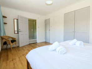 Seaport Lodge