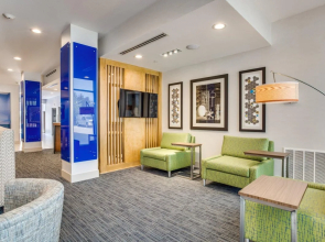 Holiday Inn Express & Suites Denton South by IHG
