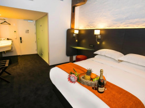 ONOMO Hotel Waterfront