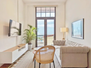 w Upscale 1BR in Casco Viejo