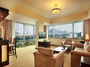 Guilin Lijiang Waterfall Hotel