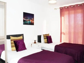 TMS Beautiful 2BR Apartment! Ensuite! Lakeside