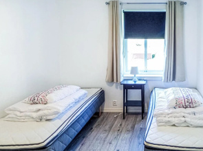 Awesome Apartment in Strandebarm With 5 Bedrooms and Wifi