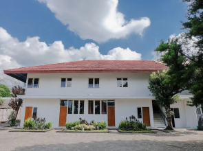 OYO 888 Grand Ijen Guest House
