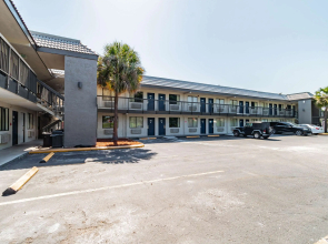 Motel 6 Tampa, FL