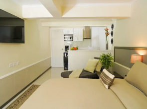 Palm Beach Stunning Villa 13-beds 10-baths -26ppl