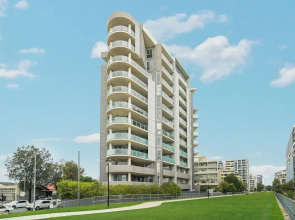 Kozyguru | Mascot | 2 Bed Apt + Free Parking