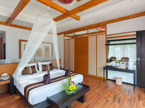 Phi Phi Long Beach Resort & Villa