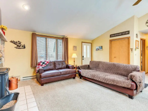 Lake Access & Game Room: Cabin in Pocono Mtns