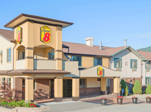 Super 8 by Wyndham Salmon Arm