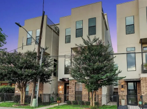 3BD HTX Luxe Home Fast Wi-fi Garage Location