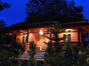 Green Tropical Village and Resort