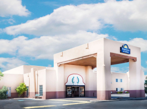Days Inn & Suites by Wyndham Lordsburg