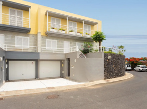 Duplex Acorán with pool and sea view