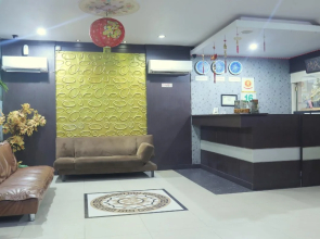 OYO 542 Majestiq Hotel