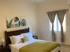 Lovely 2 Bedroom Apartment in Quiet Neighborhood!