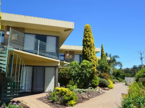 Emmanuel Holiday Apartments