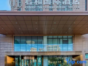 Jun He International Hotel