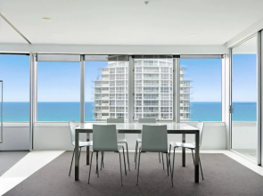 3 Bedroom Apartment With Breathtaking Views in Iconic Q1