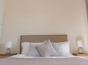 Phaedrus Living: Seaside Thalassa Cretan 203