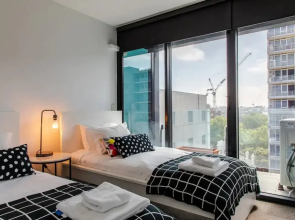 Bright 2 Bedroom Apartment With Rooftop Pool