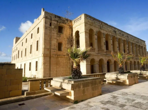 Getaway Npetto Gozitan Villa and Shared P