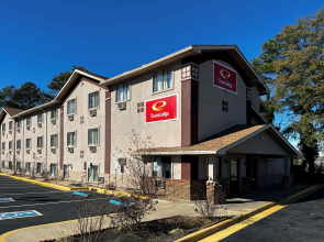 Econo Lodge Spring Lake near Fort Bragg